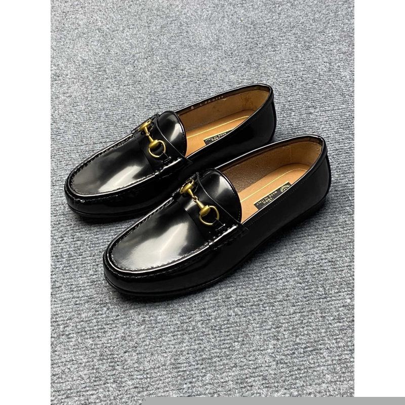 G*u*i leather shoes